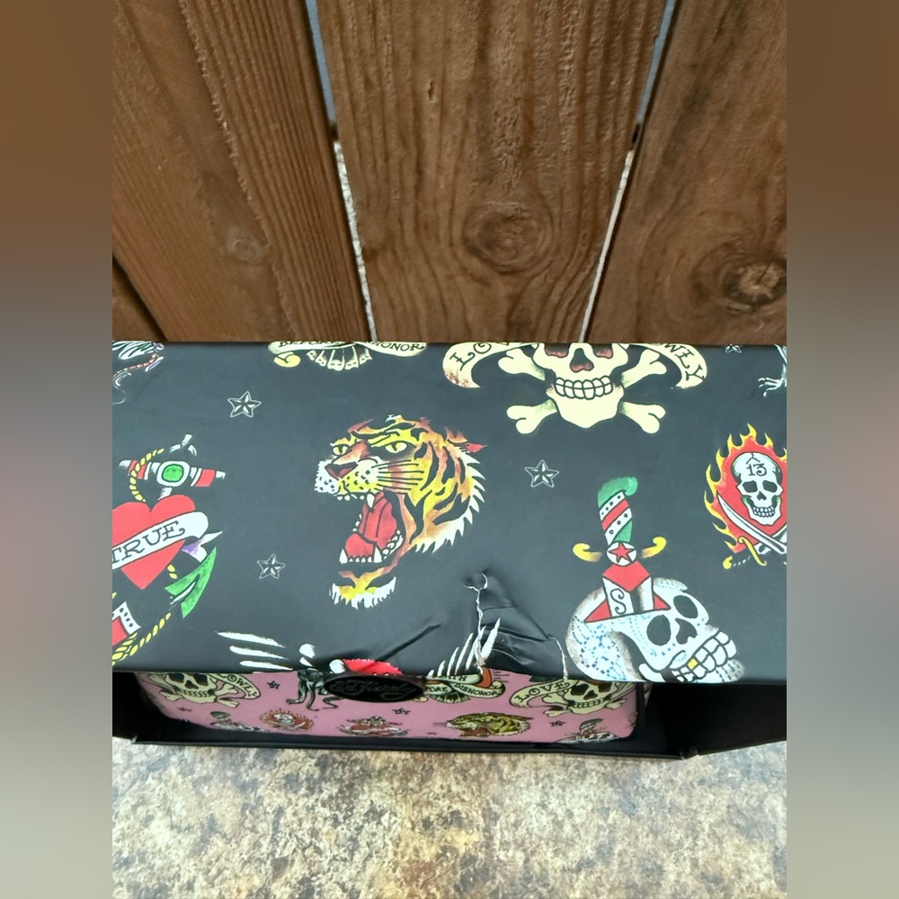 Ed Hardy Blush Baguette With Charms Gift Set - Picture 5 of 11
